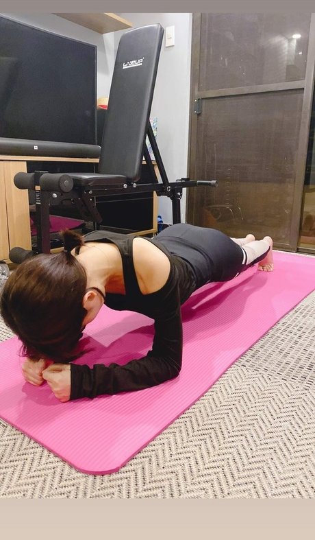 miholy model exclusive pics