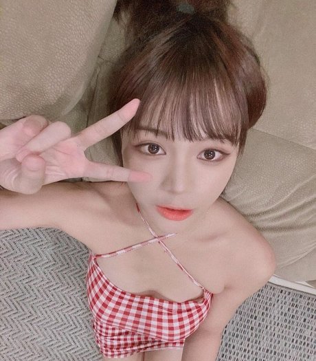 miholy model naked galleries