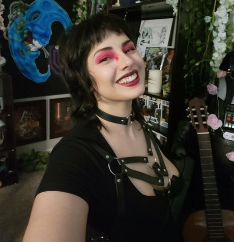 GlitchBun nude model img