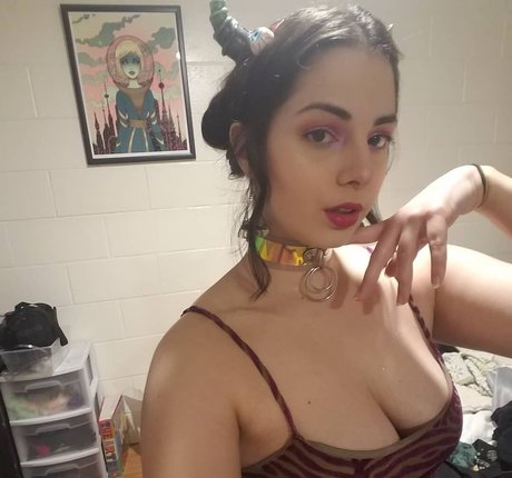 GlitchBun model pretty image