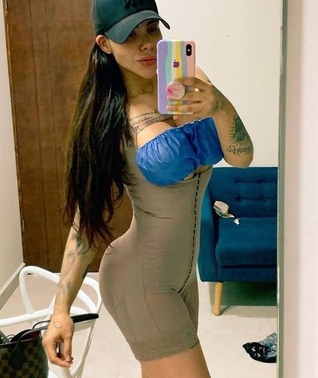 Claudia Guajardo model art images