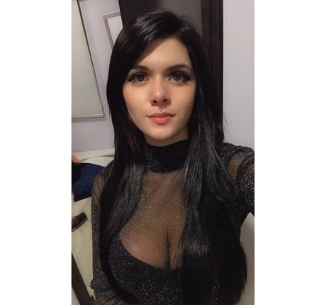 Paula Madrigal star naked pic