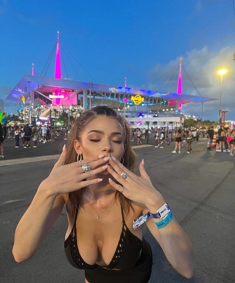 Amanda Kolar hot pornstar archive