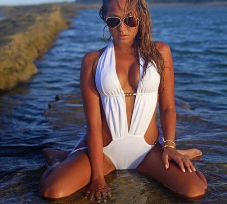 Adrienne Bailon sexy star picture