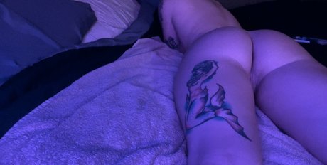 Itsdaisydear nude model picture