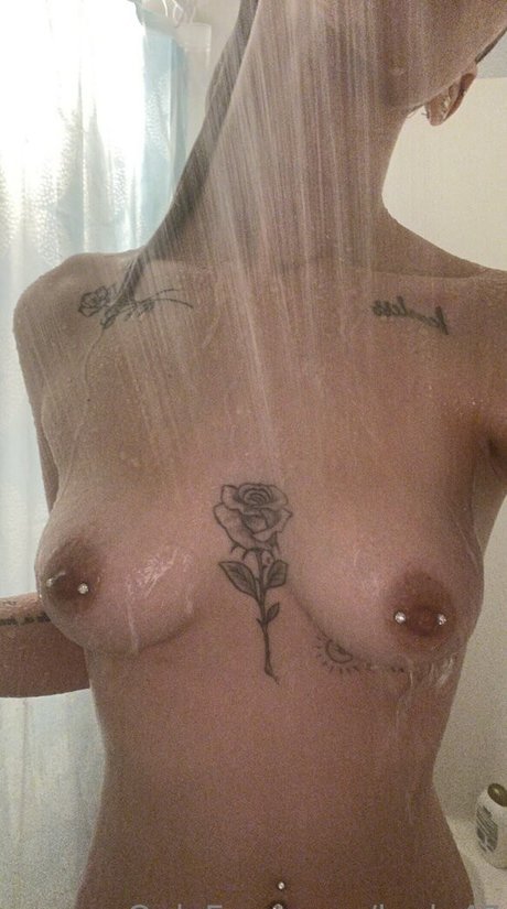 lealy47 naked model images