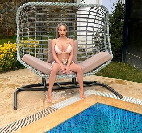 Merve Sanay pornstar sexy picture