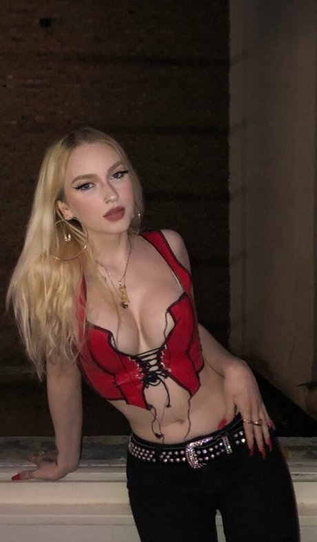 _lilsauvage_ art actress photos