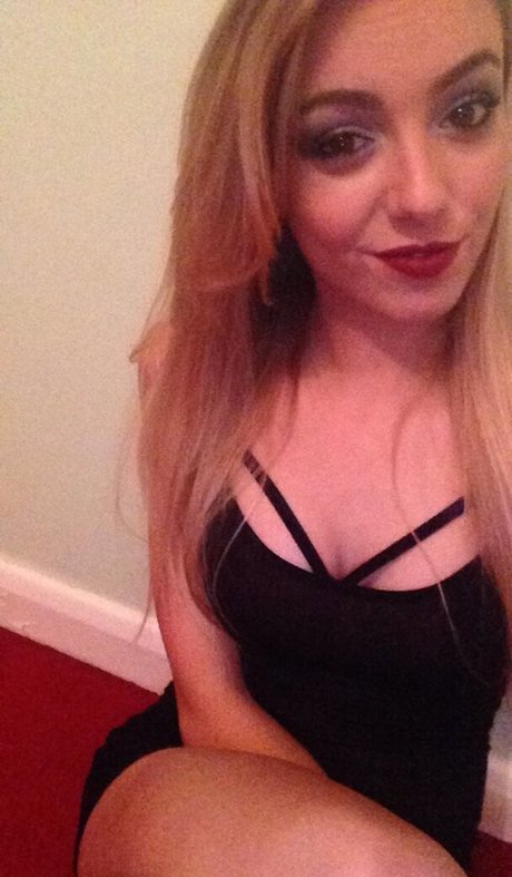 Katherine Bray model pretty picture