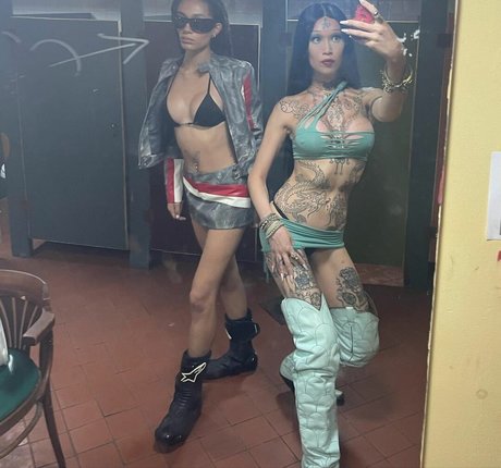 tightcorsetloosemorals model high quality img