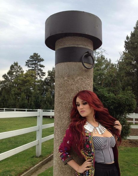 Dulce Maria star hd img