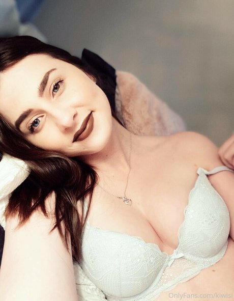 shellsea model hot image