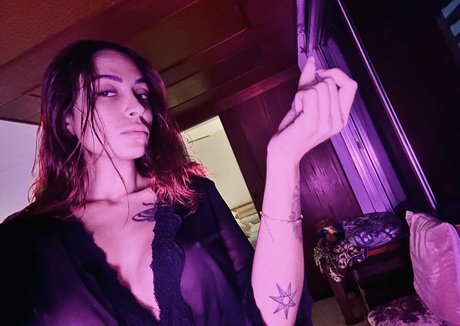 queen red5 model art images