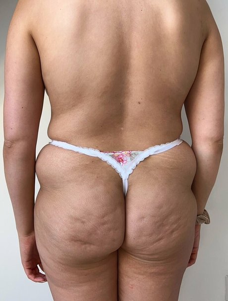 Nelly London xxx model img