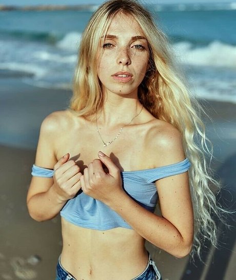 Tiny Miny Mo model photos