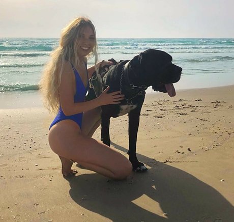 Tiny Miny Mo pornstar adult images