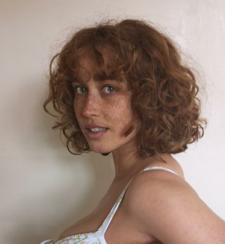 NovaOnasi hot model image