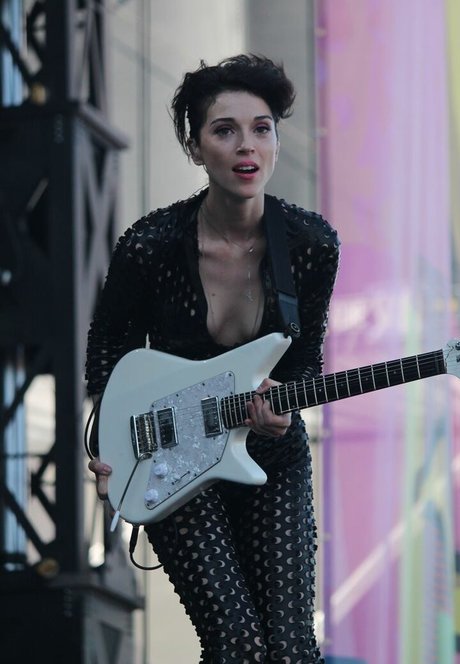 St Vincent exclusive star img