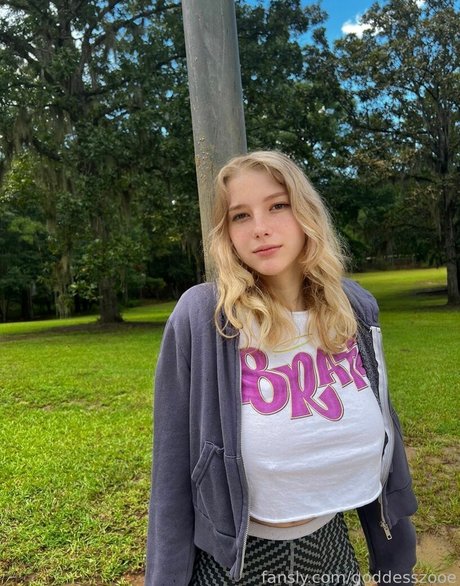 goddesszooe nice actress pics