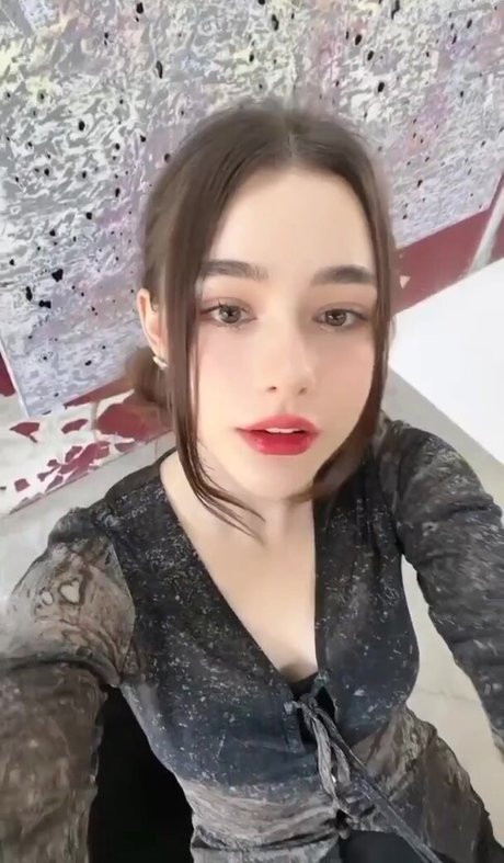 Dasha Tarab nude actress pictures