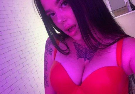 Saint Idol star exclusive gallery