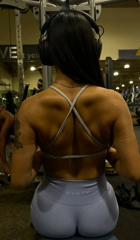 Janice plays nice model photos