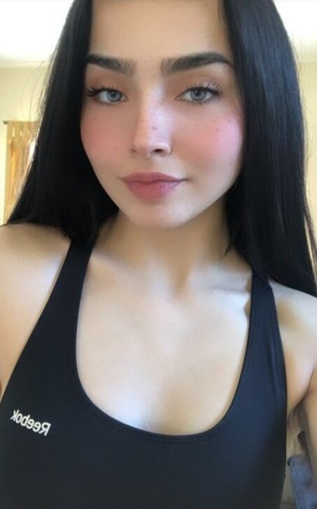 Flores Isabella98 model adult image