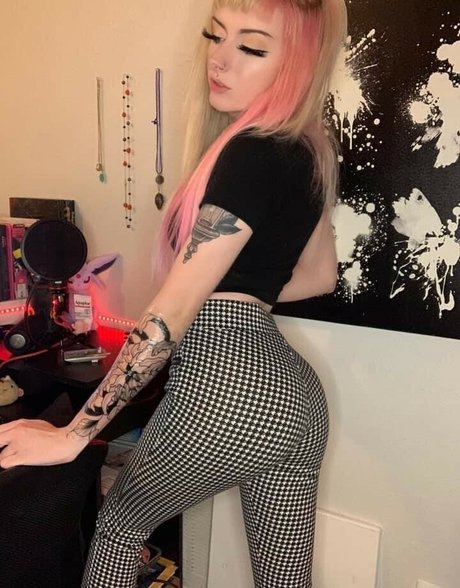 ButaneBunni model hd photos