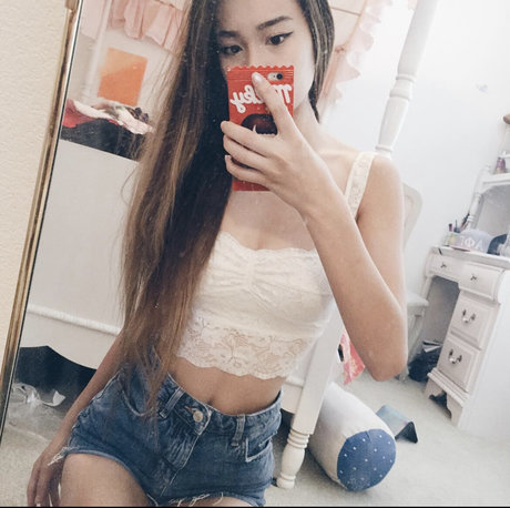 Lyvian Dao model naked pictures