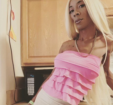 Capri Starr model hot galleries