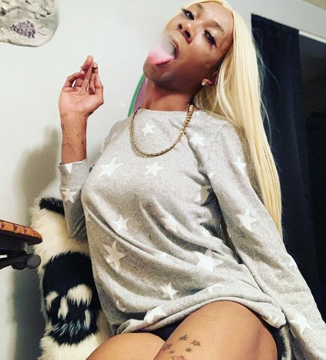 Capri Starr model pretty photo