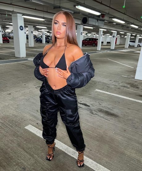 Demi Jones star adult photo