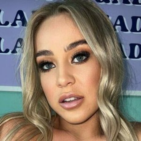 Emily McCarthy sexy star photos