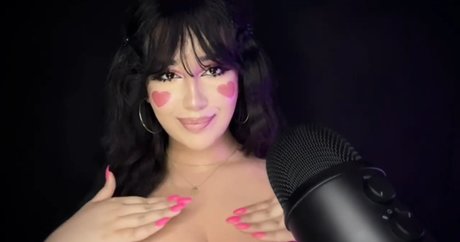 Shiny ASMR model nudes picture