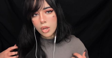 Shiny ASMR porn model picture