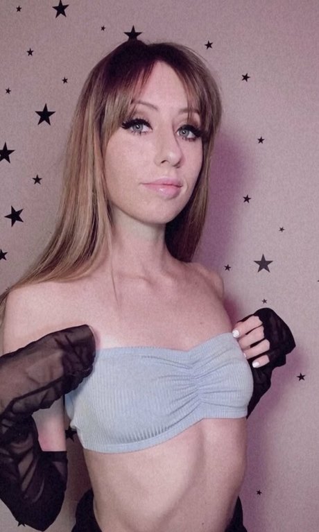 Daphne Dare exclusive model photo