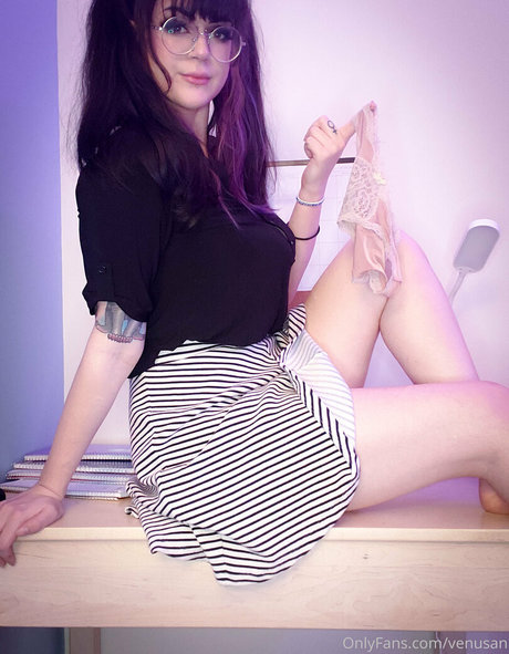 SleepiSocialist top model picture