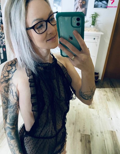 Die pe model high quality photo