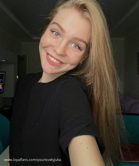 yourlovelyjulia nude star image