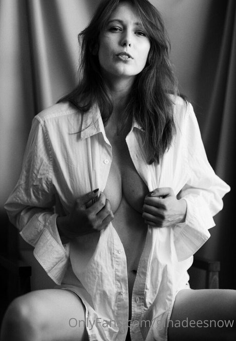 hotginasnow star nude images