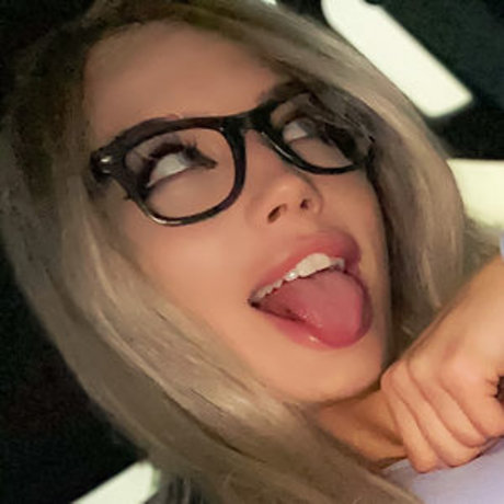 Skyefires model beautiful img