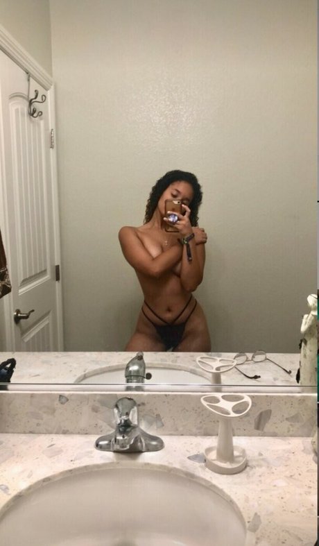 Curlybeanraver pornstar nudes image