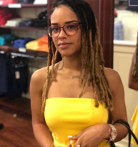 Ava Grey art star photo