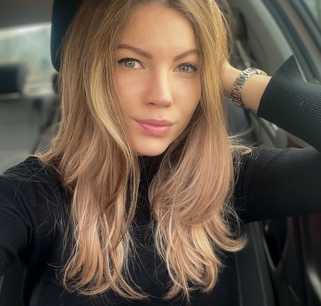 lecsy lexy naked model image