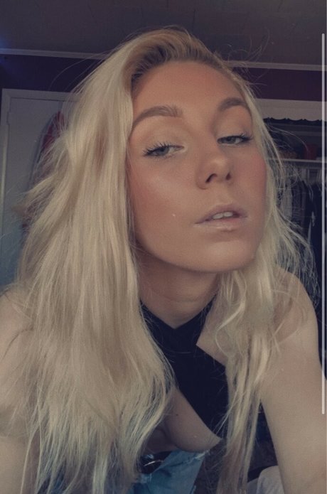 SassySavvi perfect actress photo