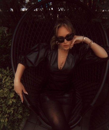 Leah Remini pornstar nude image