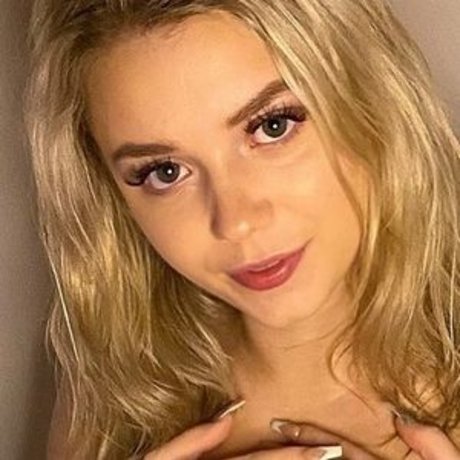 Briea Harm star hot img