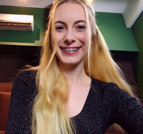 Girl i am beautiful model photos