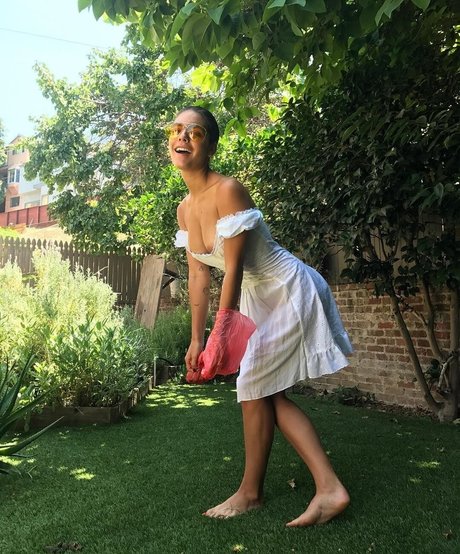 Caitlin Stasey beautiful pornstar picture