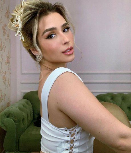 LoryLives sexy model gallery